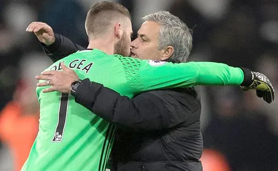 Mất De Gea, Man Utd có thể mất luôn Mourinho