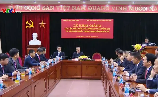 Khai giảng lớp bồi dưỡng các Ủy viên dự khuyết Trung ương