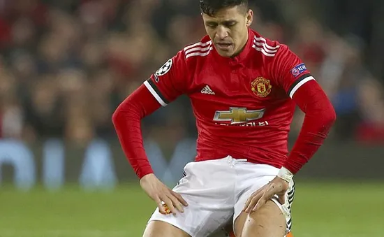 Sanchez bị "mắng hội đồng" tại Man Utd