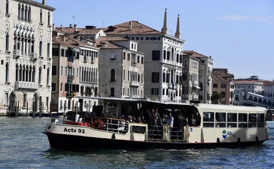 Italy: Dùng dầu ăn đã qua sử dụng làm nhiên liệu cho phương tiện đường thủy