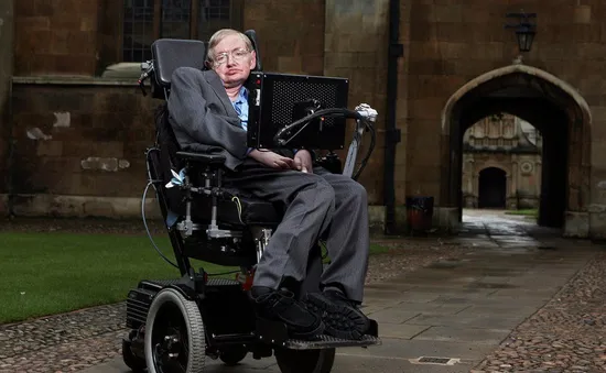 Stephen Hawking - nhà vật lý có bộ não thiên tài