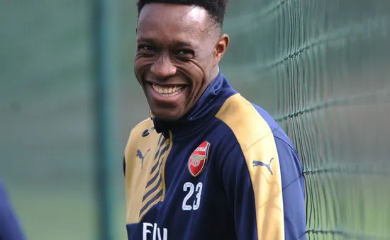 Danny Welbeck sáng nhất hôm nay nhờ... ăn vạ