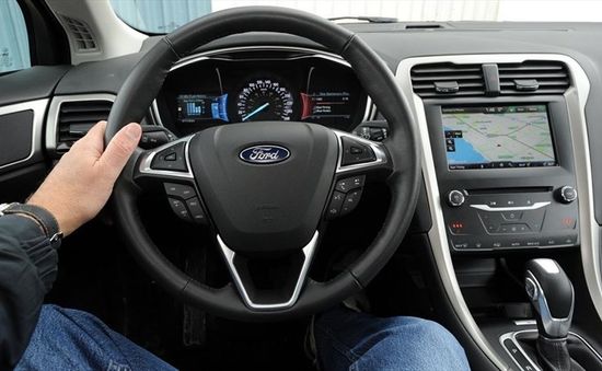 Ford triệu hồi 1,4 triệu xe vì vô lăng lỏng lẻo