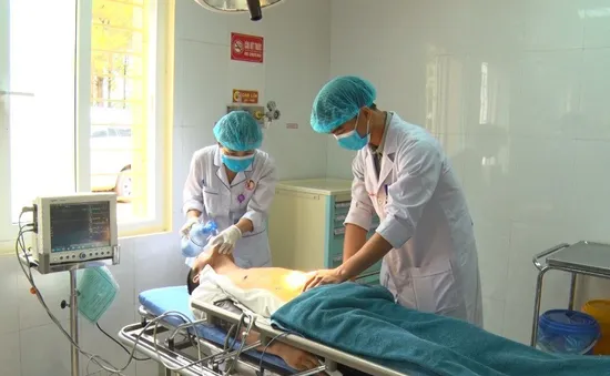 Cấp cứu và điều trị thành công trường hợp thủng tá tràng phức tạp