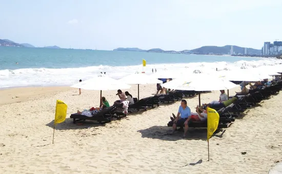 Nha Trang hoàn tất phương án bố trí dù, ghế trên bãi biển