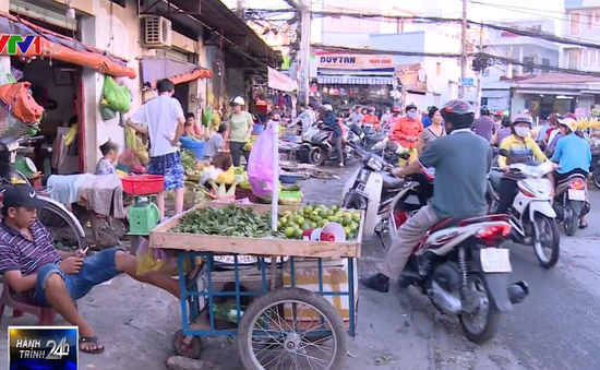 TP.HCM: Chợ tự phát lấn chiếm lòng đường, gây mất an toàn giao thông