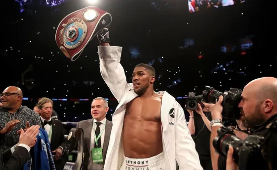 Anthony Joshua đả bại Joseph Parker trong trận "siêu kinh điển" boxing