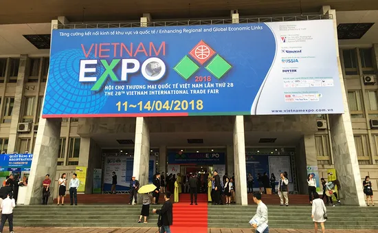 Vietnam Expo 2018 sôi động ngày mở cửa