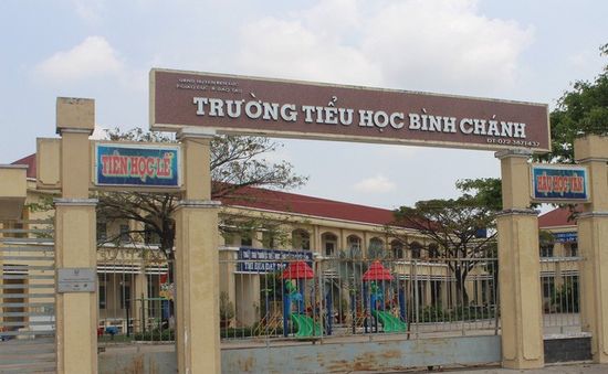 Vụ cô giáo quỳ gối xin lỗi phụ huynh: Hiệu trưởng bị điều xuống đứng lớp