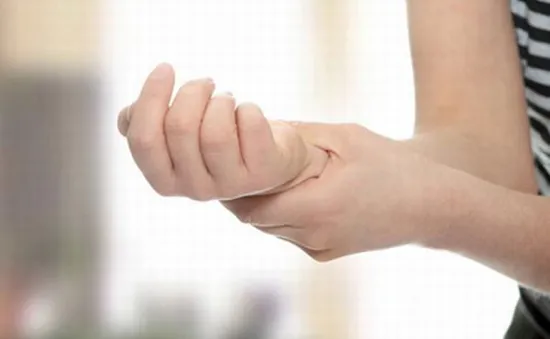 Cảnh báo tình trạng “run tay chân” ở người trẻ