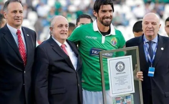 Sebastian Abreu lập kỷ lục Guiness "vô tiền khoáng hậu" của thế giới bóng đá