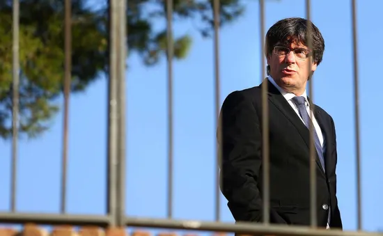 Tây Ban Nha tìm cách dẫn độ ông Puigdemont về nước với tội danh tham ô