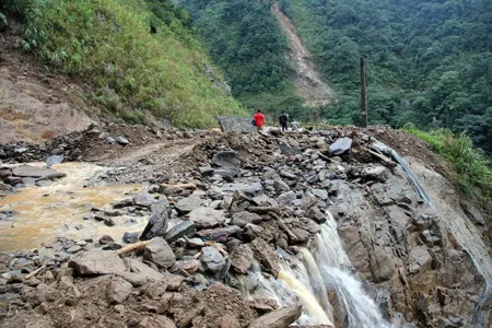 Sạt lở đá ở Sơn La, 2 người thiệt mạng