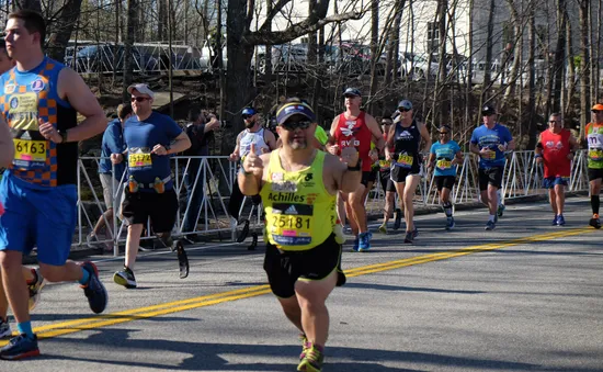 Vận động viên mắc hội chứng lùn bẩm sinh chinh phục nhiều đường đua marathon