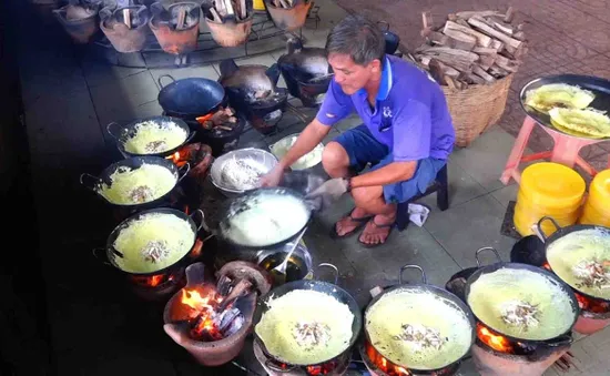 Độc đáo chùa "Bánh xèo" tại An Giang