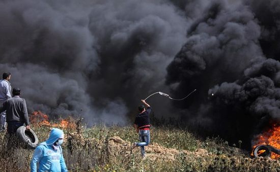 Trẻ em và nhà báo trong số hơn 30 người bị lính Israel bắn chết tại dải Gaza