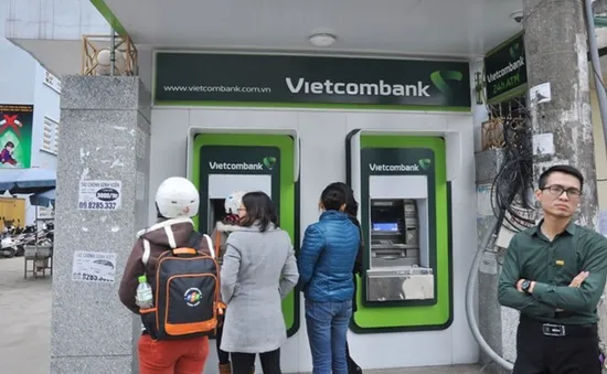 Các ngân hàng tạm thời chưa tăng phí rút tiền từ ATM