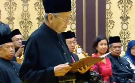 Ông Mahathir Mohamad nhậm chức Thủ tướng Malaysia