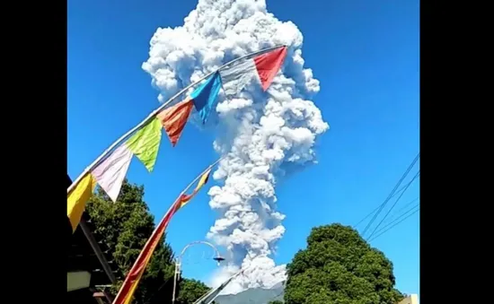 Indonesia gấp rút sơ tán người dân do núi lửa Merapi phun trào