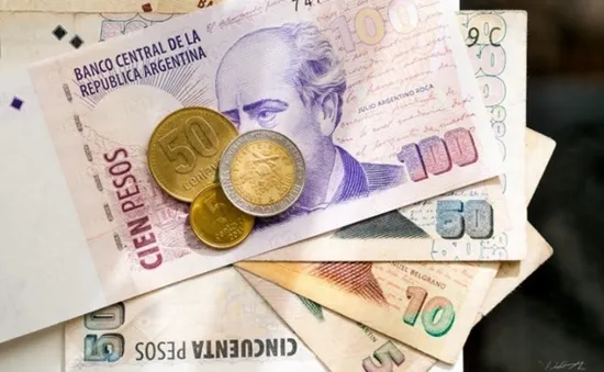 Argentina bán 1 tỷ USD để chặn đà lao dốc của đồng Peso