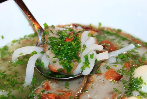 Thưởng thức bánh canh hẹ Phú Yên