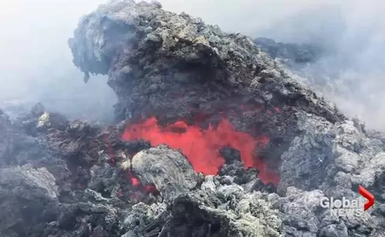 Khối đá lớn bắn ra từ núi lửa ở Hawaii, Mỹ