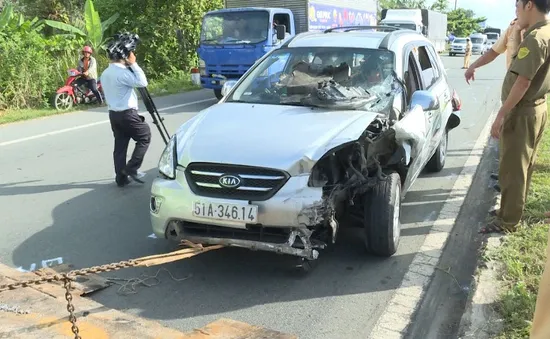 Vĩnh Long: Tông xe liên hoàn khiến giao thông qua QL1A ùn tắc kéo dài