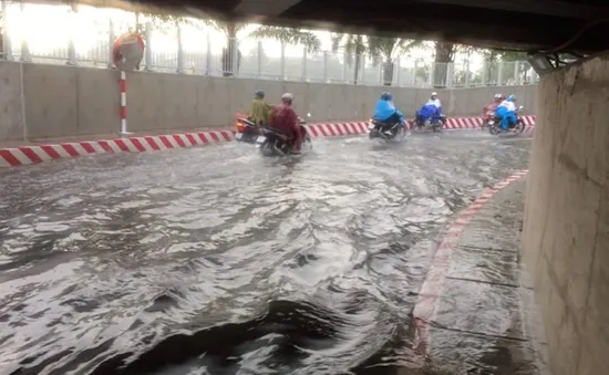 Mất trộm máy bơm tự động, hầm chui cầu Khánh Hội tê liệt vì ngập nước