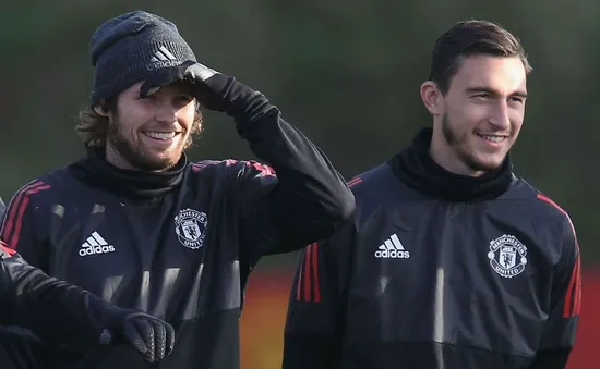 Lộ dấu hiệu Man Utd sắp thanh lý Darmian và Blind