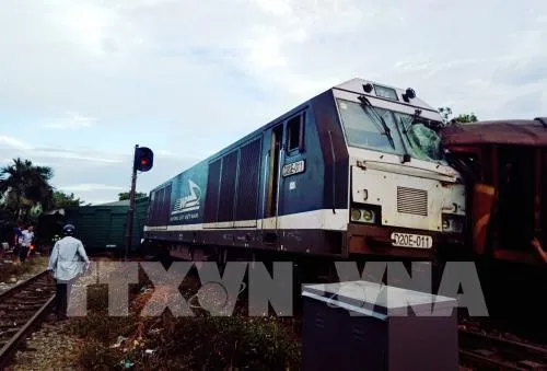 Làm rõ nguyên nhân 2 tàu hàng đâm nhau tại ga Núi Thành