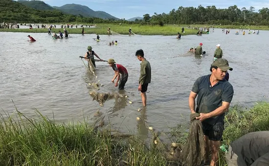 Độc đáo lễ hội đánh cá Đồng Hoa