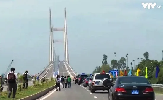 Cầu Cao Lãnh nhộn nhịp ngày khánh thành