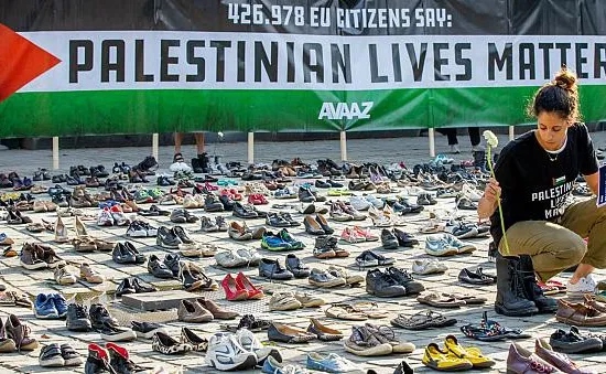 Bỉ: Tác phẩm sắp đặt 4.500 đôi giày ủng hộ Palestine