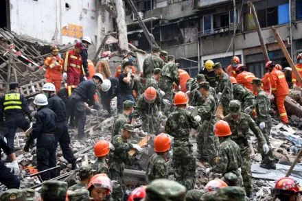 Sập tòa nhà đang xây dựng tại Trung Quốc, 2 người thiệt mạng