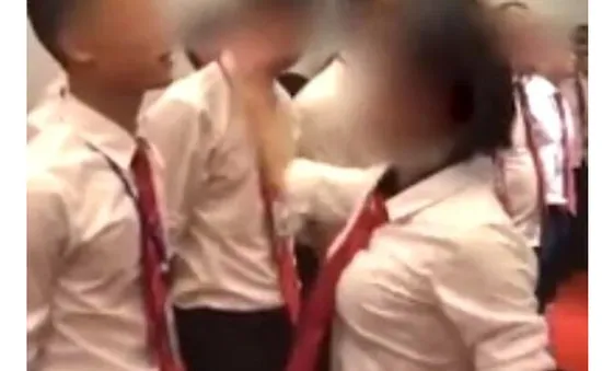 Công ty Trung Quốc bắt nhân viên bò, tát vào mặt vì kết quả kém