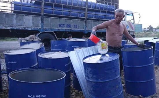 Hàng trăm thùng phuy dầu thải bị xử lý sai quy định ở Cần Thơ