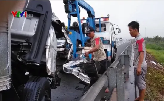 Tai nạn trên cao tốc Trung Lương - TP.HCM, 5 người thương vong