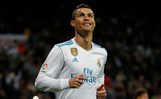 Ronaldo cân bằng kỷ lục của huyền thoại Di Stefano