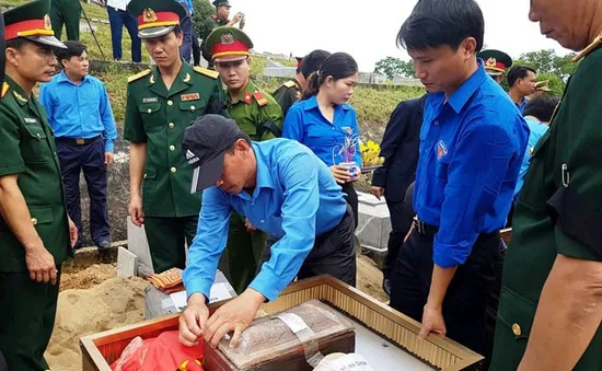 Hà Tĩnh: Truy điệu và an táng 12 hài cốt chuyên gia, quân tình nguyện hi sinh tại Lào