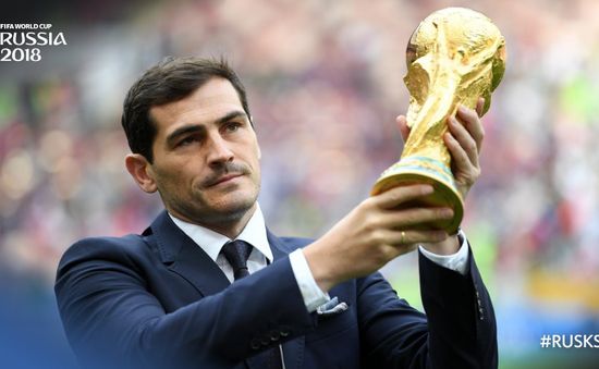 Iker Casillas hốt hoảng lên tiếng trước thông tin giải nghệ