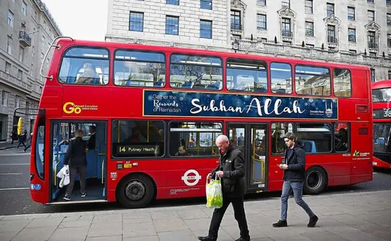 Ai Cập: Xe bus mang thức ăn đến người nghèo nhân tháng Ramadan