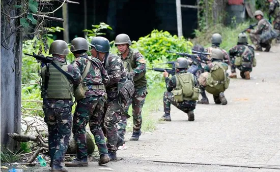 Quân đội Philippines giao tranh với tàn quân IS