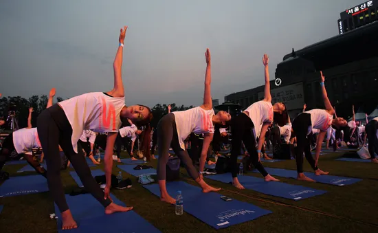 1.500 người tham gia tập Yoga tại Hàn Quốc
