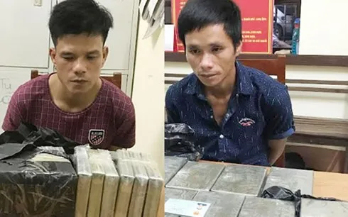 Bắt đối tượng vận chuyển 24 bánh heroin trên xe khách