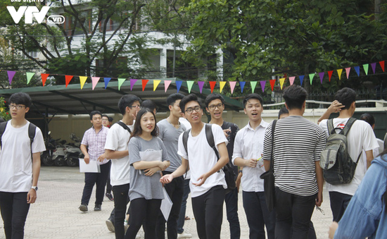 Đề thi Khoa học tự nhiên dài, “nặng” hơn năm ngoái, thí sinh khó đạt điểm giỏi