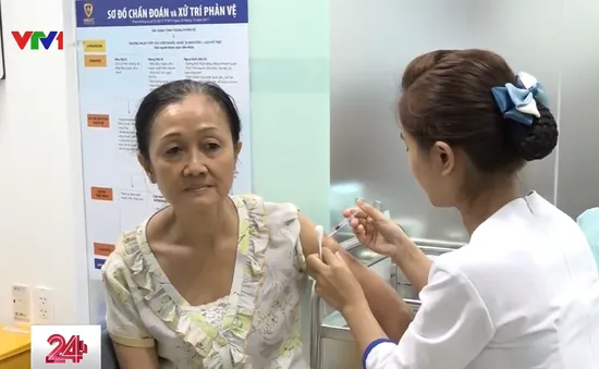 Người dân TP.HCM đổ xô tiêm vaccine phòng cúm A/H1N1