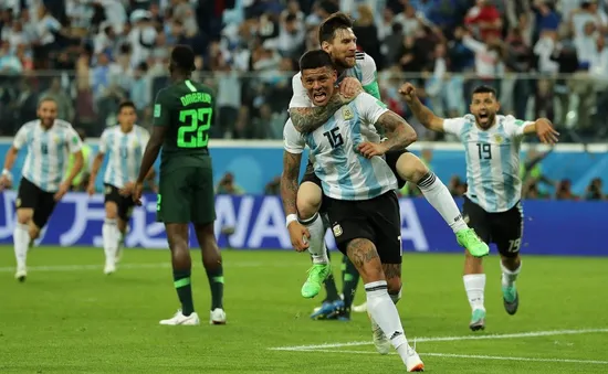 Vì sao trọng tài không thổi penalty dù người hùng ĐT Argentina để bóng chạm tay rõ ràng?