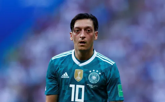 FIFA World Cup™ 2018: HLV Joachim Low "chỉ thẳng mặt" tội đồ Ozil sau thất bại lịch sử của ĐT Đức