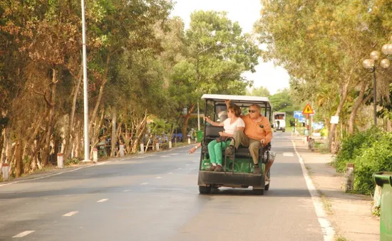 Sa Đéc thí điểm xe chạy năng lượng điện vận chuyển khách du lịch