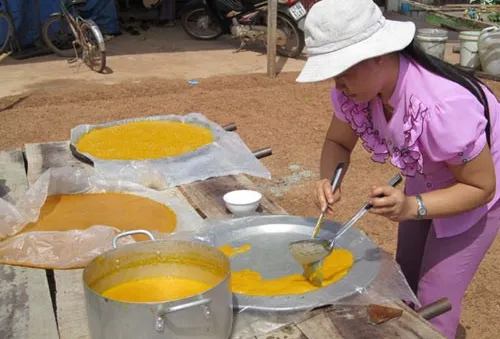 Hấp dẫn bánh tráng xoài Cao Lãnh